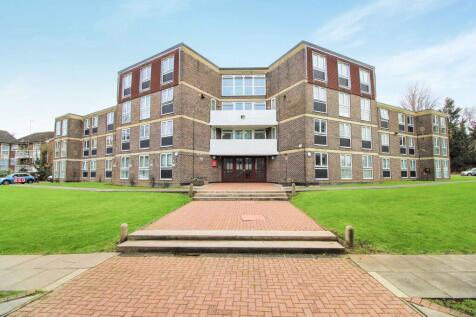 Three Bedroom 1st Floor Flat To Rent