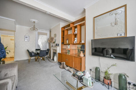 London, E15 - property photo