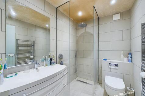 CAM03218G0-PR0473-STILL004