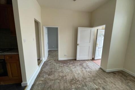 71 Commonside, Brierley Hill photo 5
