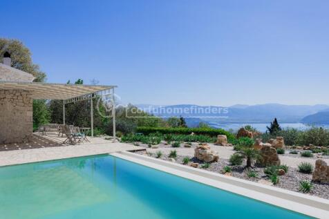 Pool to garden/view
