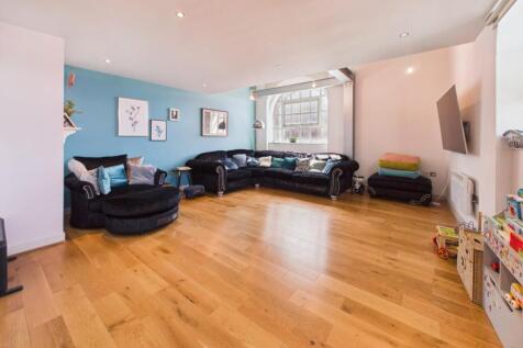 Open Plan Living &amp; Dining Area