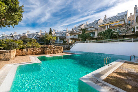 Elegant terraced house with garage and sea views in Son Veri Nou