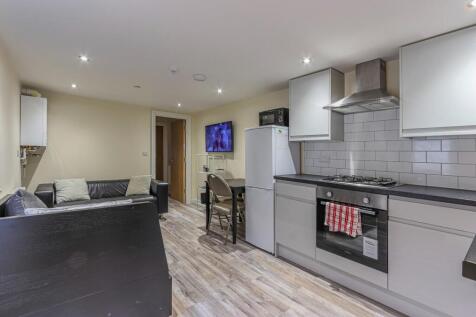2-bed house on Cyril Crescent, Roath, £1,200/mo