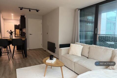 Comfortable And Well-Presented Living Space