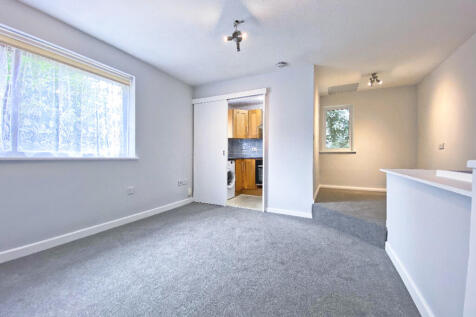 Avondale, Ash Vale, Aldershot, Surrey, GU12 photo 3