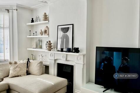 Newly Refurbished | Near Selhurst Station"