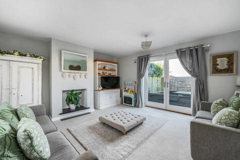 6 Royal Oak close...