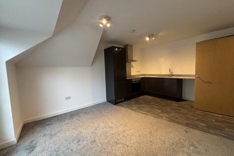 1-bed flat on Burton Lodge, Highclere Drive, Carlton, Nottinghamshire, £800/mo