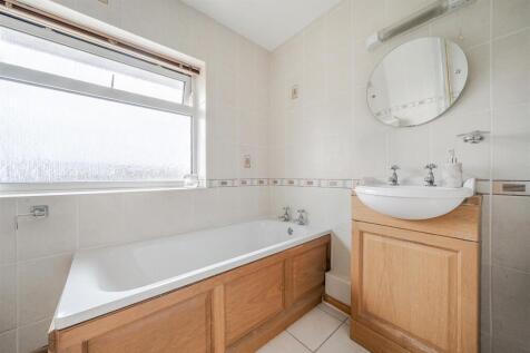 Bathroom.JPG