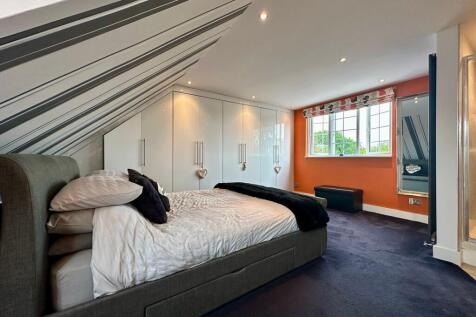 First floor bedroom suite