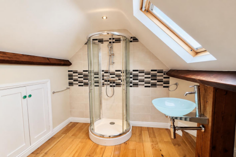 top floor bathroom.png