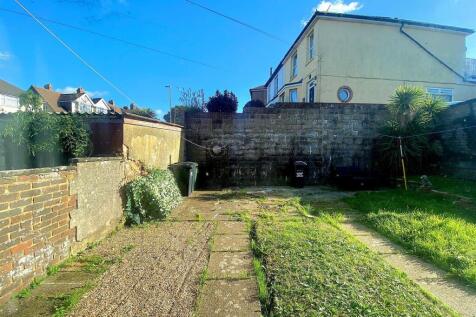 32c St James Rd - Garden.jpg