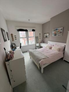4-bed house on Grove Road, Nottingham, £2,080/mo