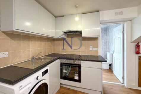 SELF-CONTAINED STUDIO FLAT IN HOUNSLOW