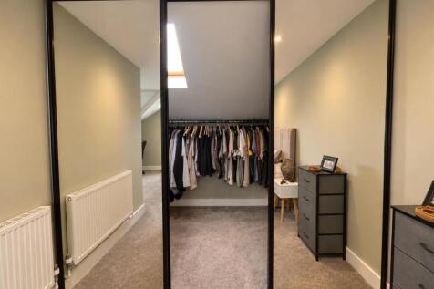 Walk in wardrobe.jpg
