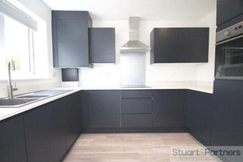 Fallow Wood View, Burgess Hill RH15 photo 3