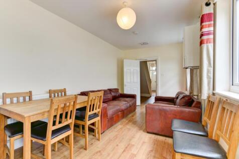 62 Brading Road Lounge Area