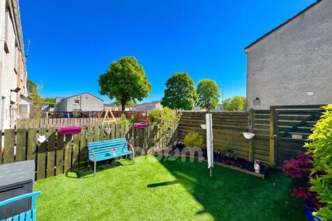 Sempill Avenue, Erskine rear gardne photo