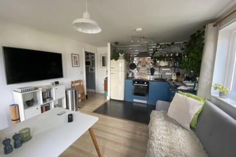 kitchen lounge