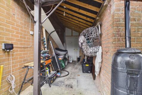 CAM03729G0-PR0242-STILL029