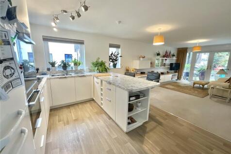 Lymington Road, Christchurch, Dorset, BH23 photo 3