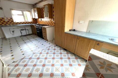 Madams Wood Road, Worsley, M28 photo 4