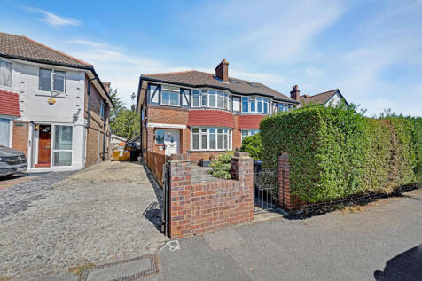3 bedroom Semi detached with garage