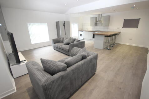 3-bed flat on Deane Road, Liverpool, £607/mo
