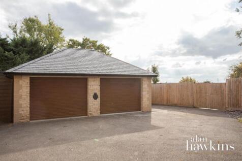Drive &amp; Detached Garage