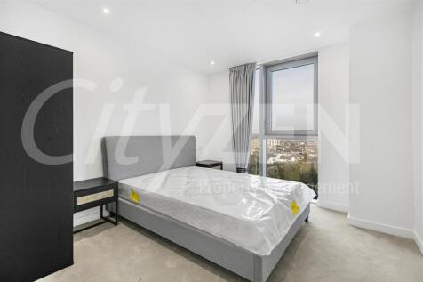 37 Clarendon Road, Watford photo 3