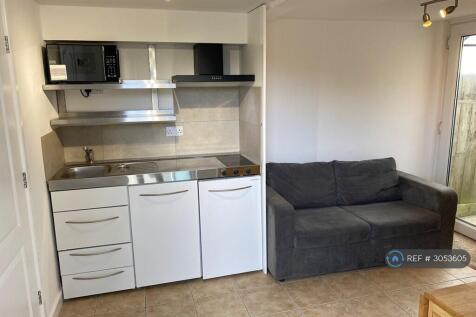 1-bed flat on Cornwall, Newquay, TR7, £800/mo