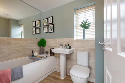 Family bathroom in 4 bed Bayswater