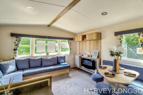 Lounge and dining area in the ABI Arizona Premier 