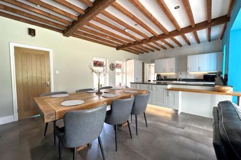 Large Beamed Dining Kitchen 674