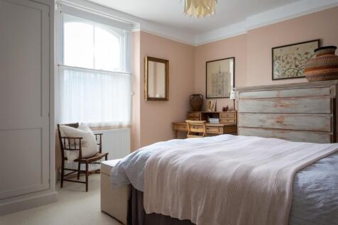 33 - 4 Victoria Road - GL7 1EN - Web.jpg