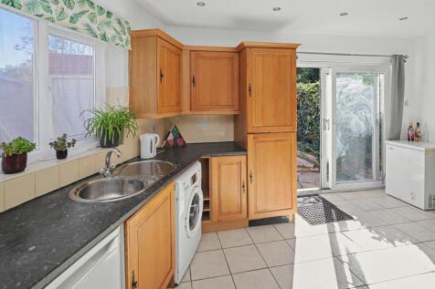 17 Elmscroft Gardens, Potters Bar, Hertfordshire EN6 2JP