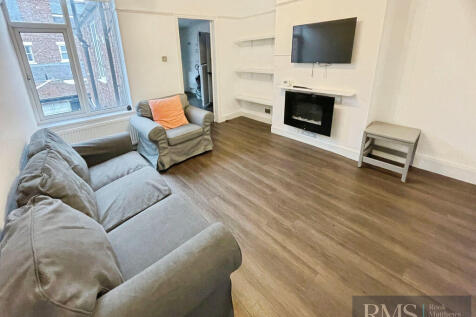 3-bed flat on Valley View, Newcastle Upon Tyne, £1,690/mo