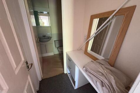 Cloak Room/Bathroom