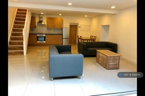 Kitchen/ Living Room