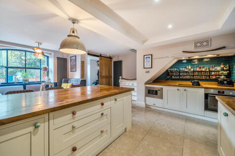 1370362-8-68ffa72...