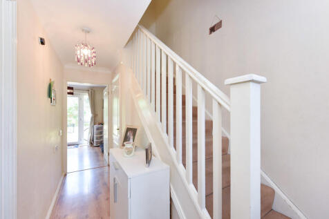 32 Shalbourne Squ...