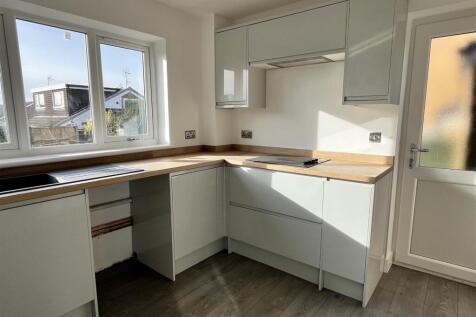 Redruth Avenue, Little Hill, Wigston photo 5