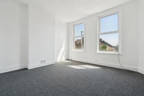 24a Glenburnie Road SW17 recepton 1.jpg