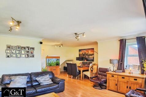 RECEPTION ROOM/DINING AREA