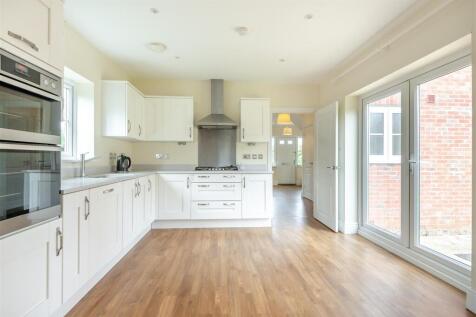 Hillfield Road, Oundle, Peterborough, PE8 photo 4