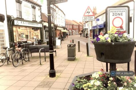 Deli, Food Shops, Cafes Within a Few Steps