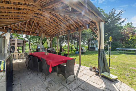 Outdoor Kitchen