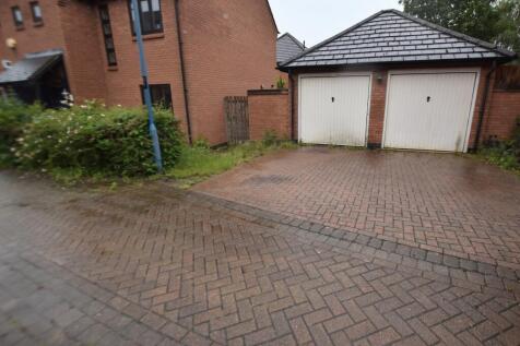 2 Cadeby Court garage