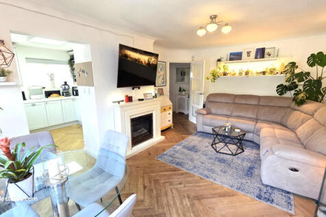 2 bedroom GROUND FLOOR Maisonette for sale Vernon